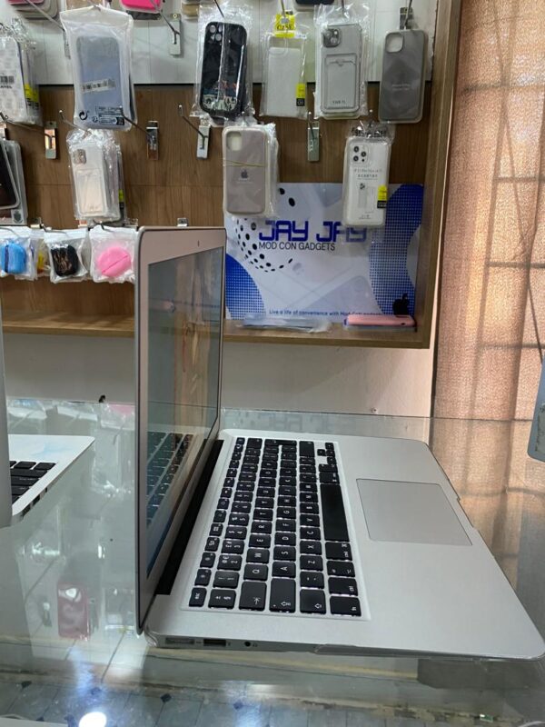 MacBook Air 2017 - Image 5