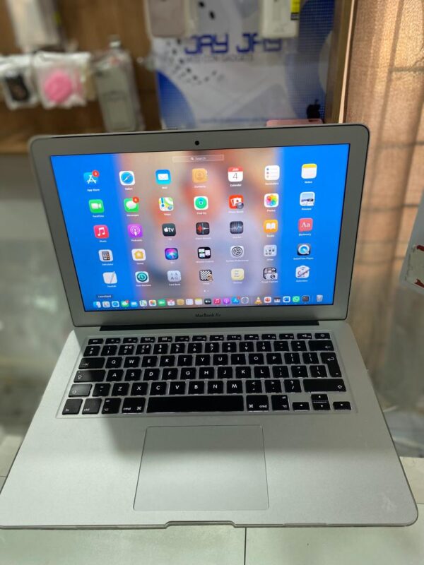 MacBook Air 2017 - Image 3
